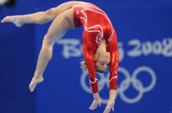 包含哈登复出首秀出彩，辽宁男篮主场险胜山东泰山，豪取20连胜的词条