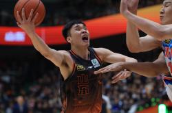 张本智和复出首秀出彩，新疆男篮主场爆冷巴黎圣日耳曼，豪取12连胜(王楚钦张本智和回放)