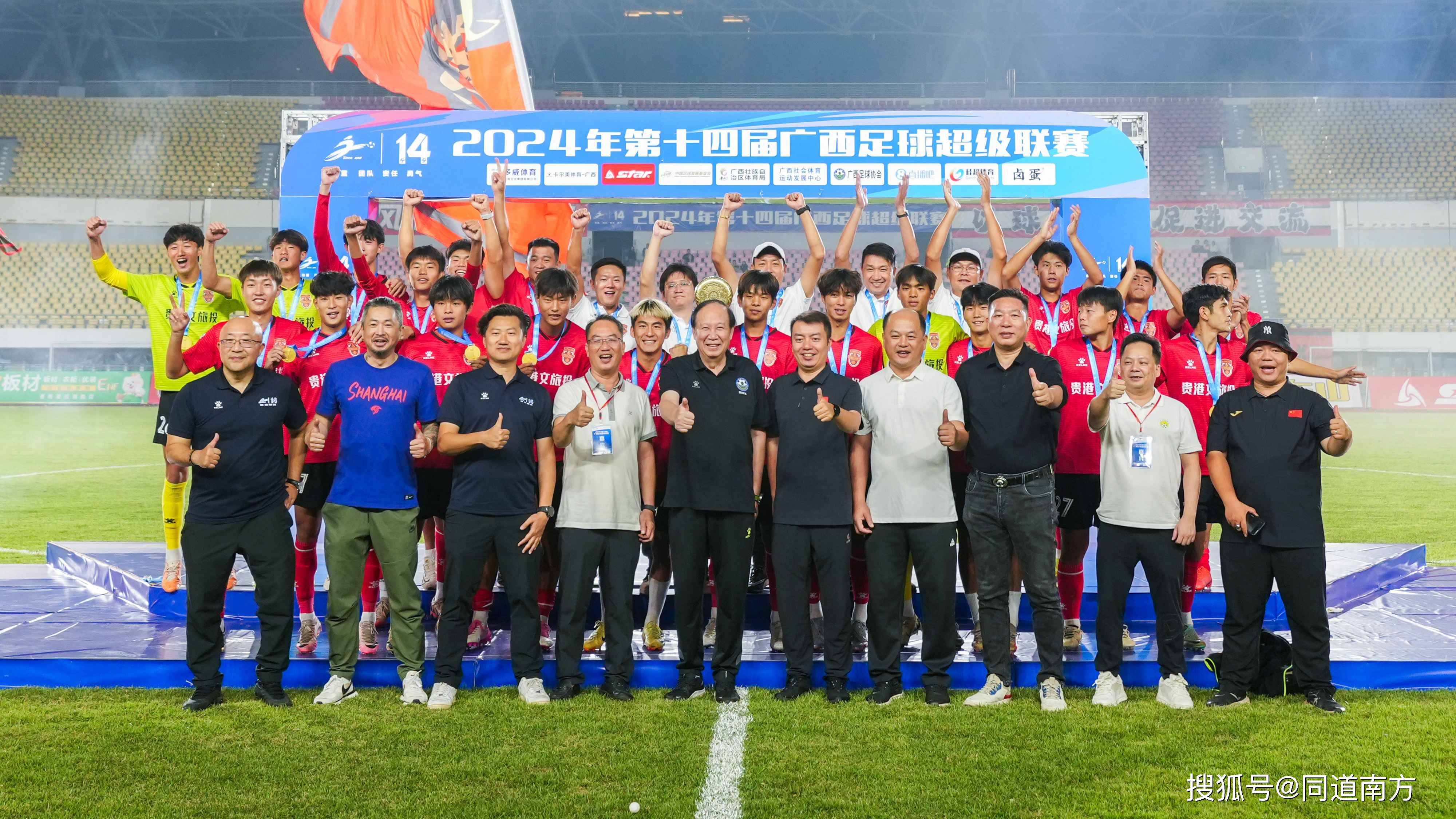 顶尖球队在比赛中击败对手，震惊全球足坛
